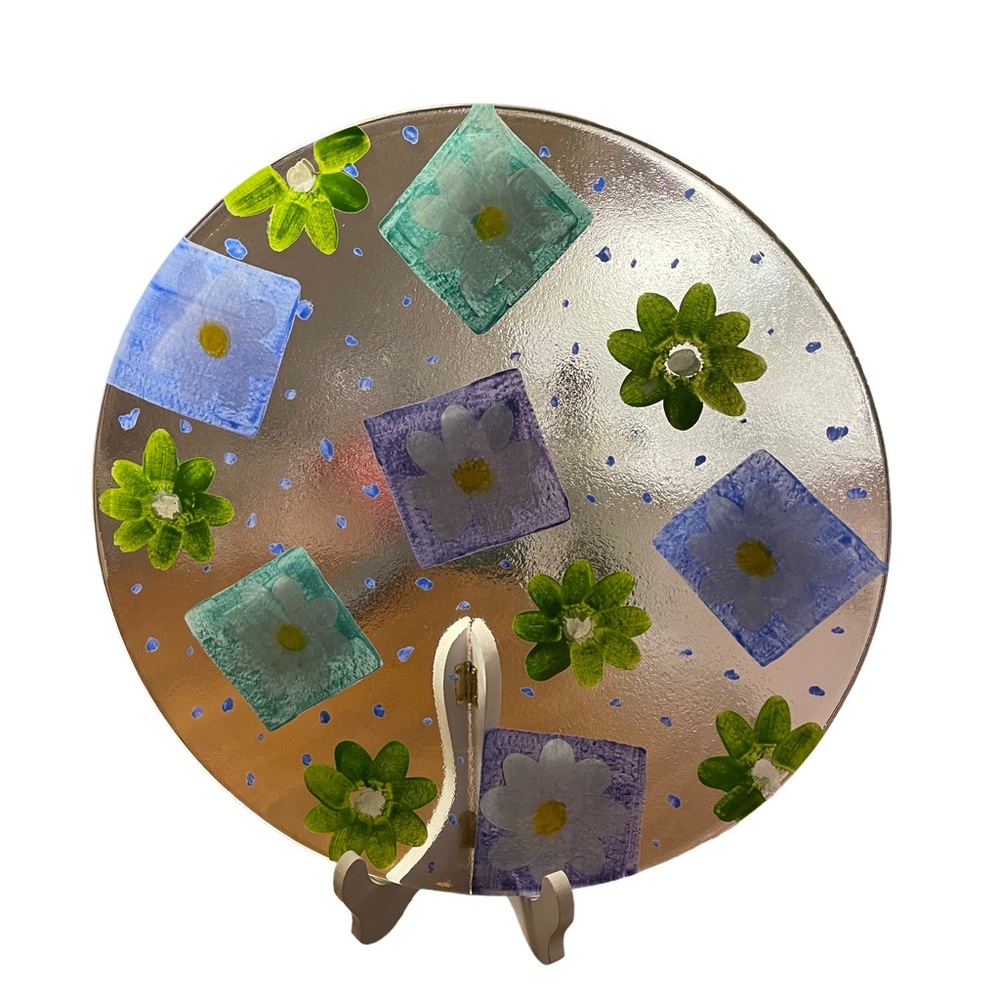 Large round glass dish.